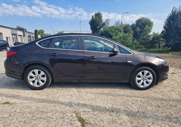 Opel Astra cena 35000 przebieg: 144350, rok produkcji 2016 z Warszawa małe 67